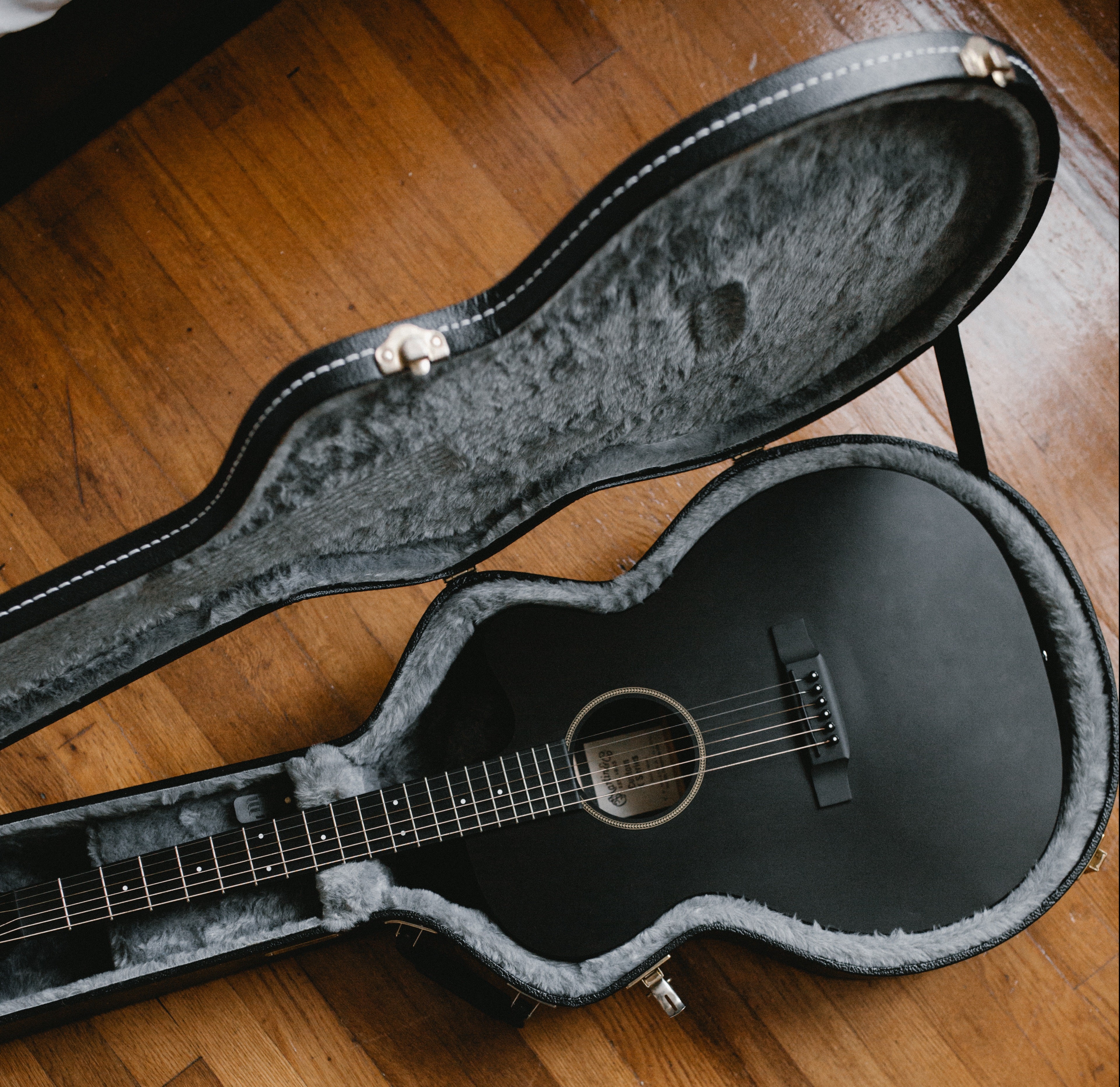 How to pack your guitar for shipping?